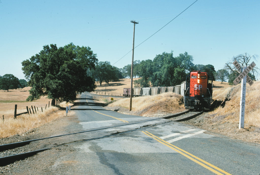 Southern Pacific train at Brela. Photo by Vic Neves.